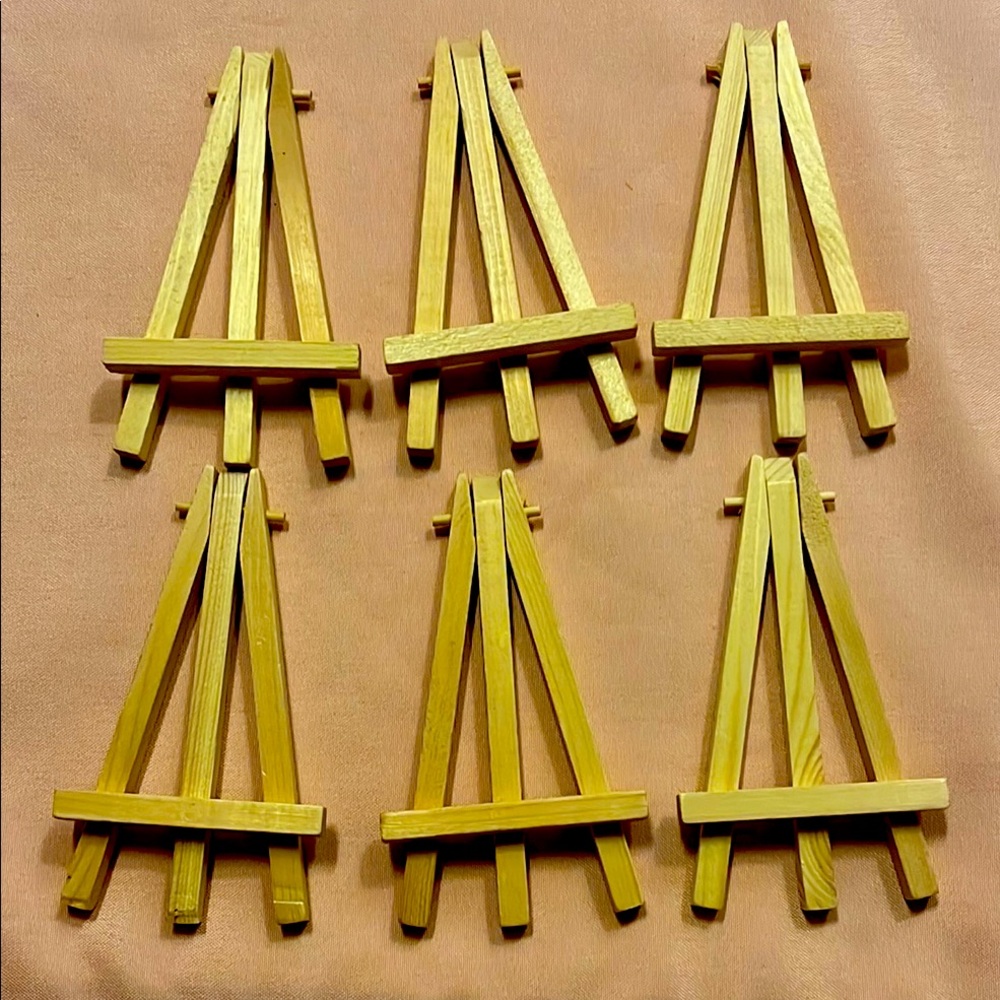 Set of 6  Mini Wooden Easels for art and crafts
